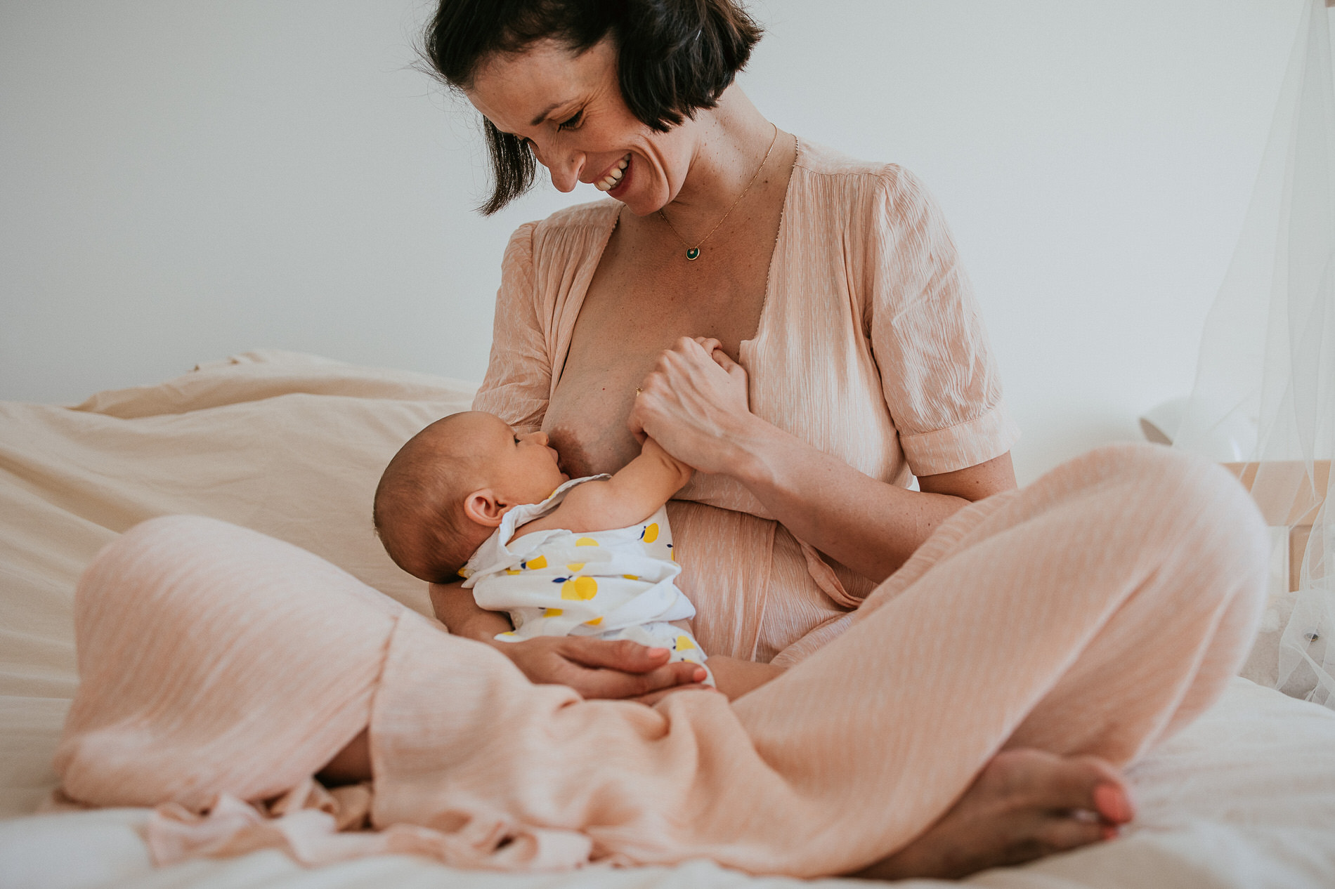 reportage naissance à domicile - allaitement - nouveau-né