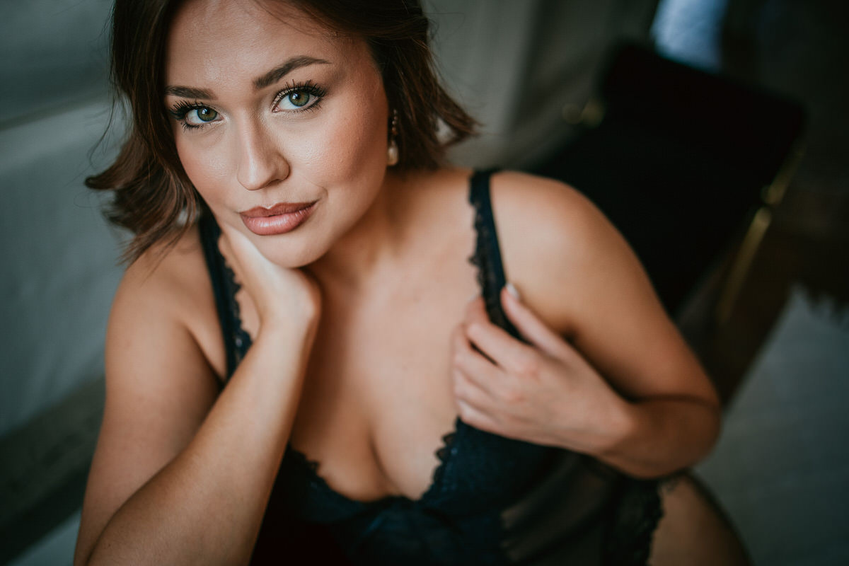 portraits intimistes femmes fontainebleau - séance portrait boudoir fontainebleau - portrait de femme au naturel seine et marne - photographe portrait ile de france - lucie atlan photographe